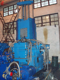Τέσσερις-φτερό 7500kg/εσωτερικός ερμητικός τύπος fm-410 αναμικτών Banbury ρίψεων χάλυβα κραμάτων χ